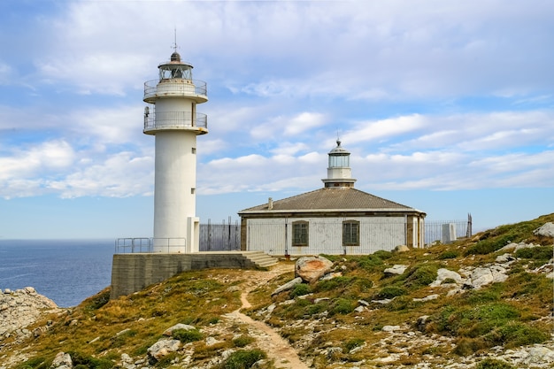 Phare au prix de la mort dans le nord de l'Espagne Galice.