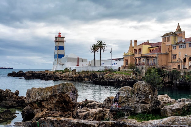 Un phare sur la côte du Portugal