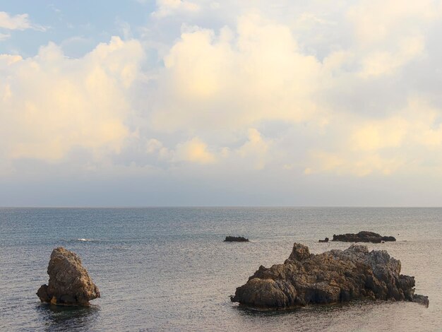 Un phare sur la côte de l'île de corfou