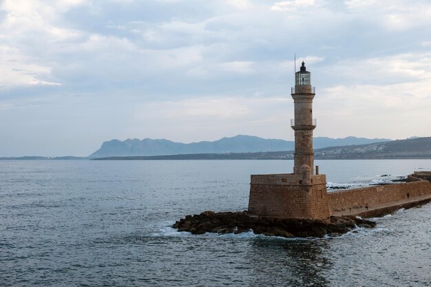 Phare de Crète en Grèce au port vénitien de la vieille ville de Chania