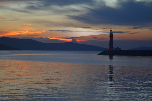 phare de guidage et de localisation avec sa lumière très important pour la navigation maritime