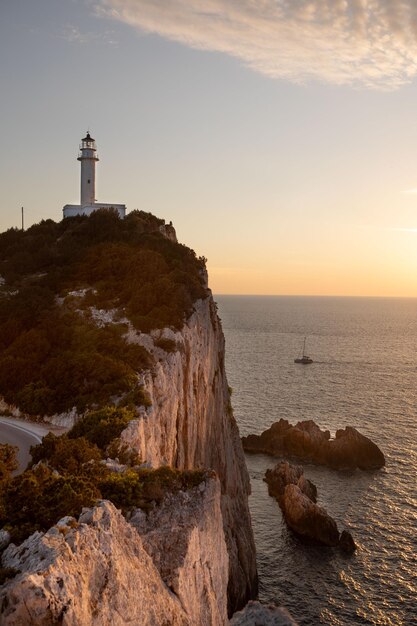 Phare de l'île de Lefkada au coucher du soleil