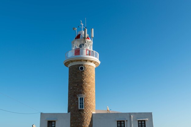 Phare de Montevideo sous un ciel bleu