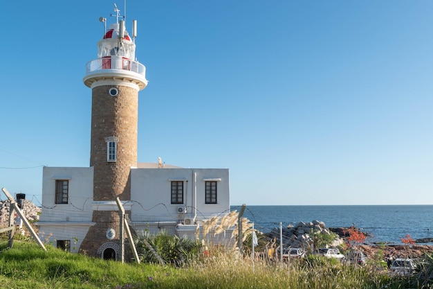 Phare de Montevideo sous une vue de ciel bleu