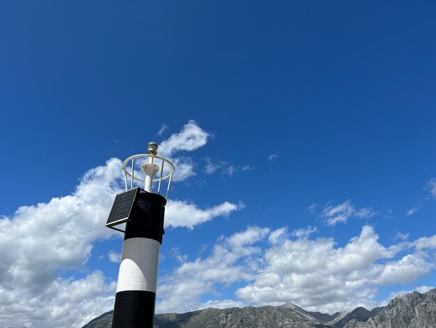 Phare Noir Et Blanc Sur Fond De Montagnes Monténégro