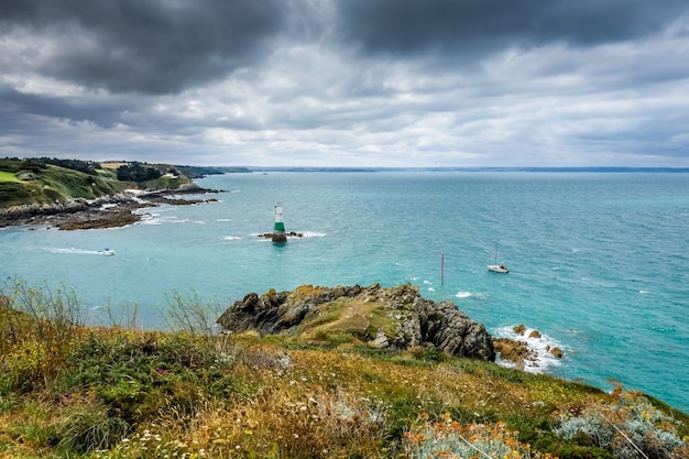 Phare et paysage côtier à Pleneuf Val André Bretagne France