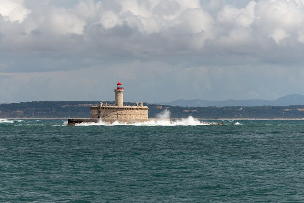 Phare Sur Petite île En Mer - Le Fort De Sao Lourenco Do Bugio