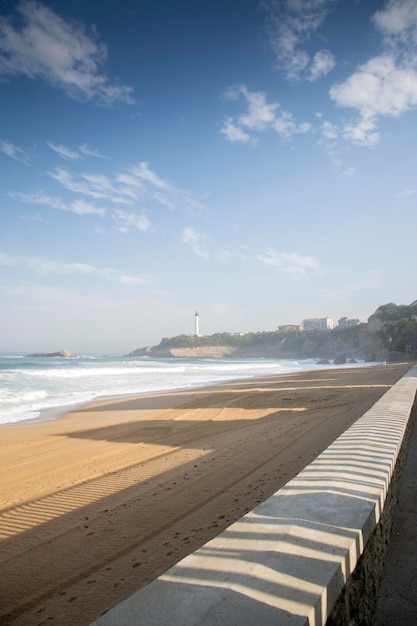 Phare et plage de Miramar à Biarritz, France