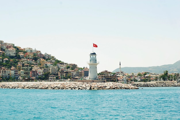 Phare près de la mer