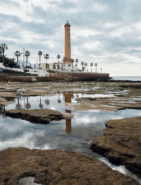 Photo phare ville côte nuage