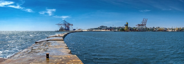 Phare de Vorontsov dans le port d'Odessa, Ukraine