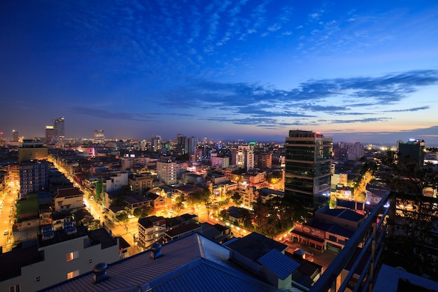 PHNOM PENH, CAMBODGE - 14 JANVIER 2018:Cityscape of light matin building, abstract background