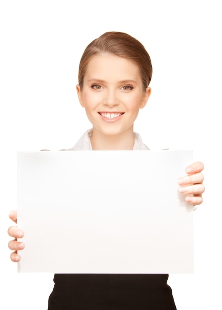 photo d'une adolescente heureuse avec un tableau blanc