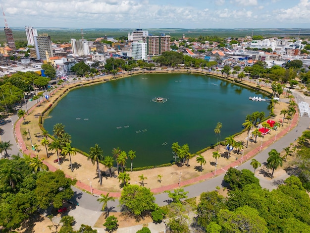 Photo photo aérienne du parc lagon de solon de lucena dans la ville de joo pessoa, paraiba, brésil.