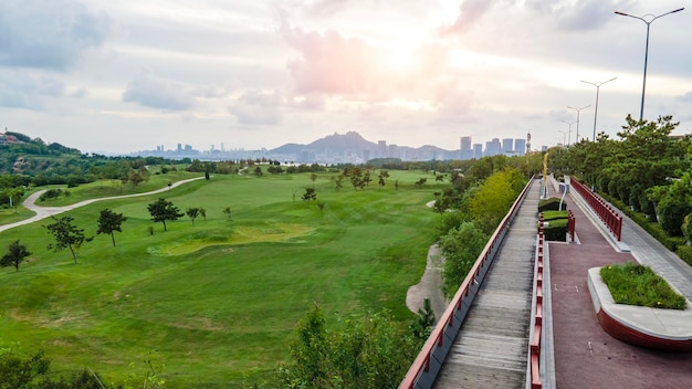 Photo aérienne du parcours de golf du littoral de Qingdao