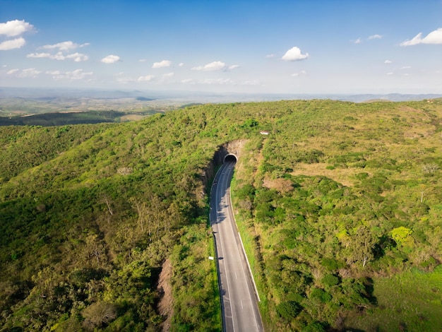 Photo aérienne du tunnel de Cascavel dans la ville de Gravat Pernambuco au nord-est du Brésil