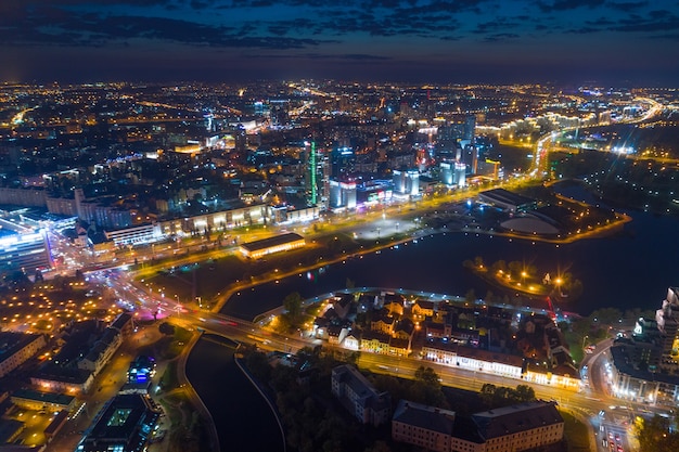 Photo aérienne de Minsk (Biélorussie) la nuit