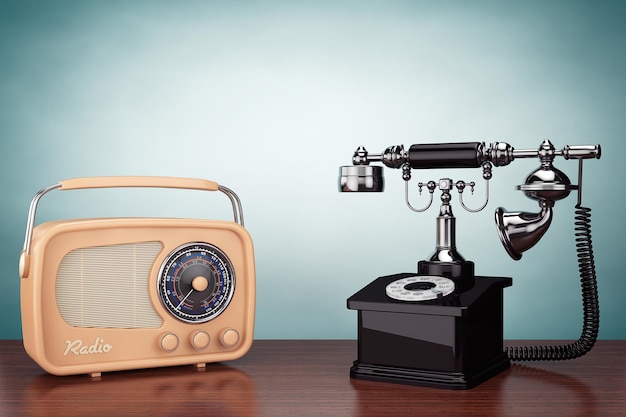 Photo à l'ancienne. Téléphone et radio vintage sur la table
