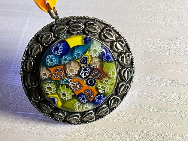 Photo antique pendentif rond coloré