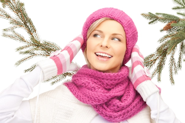 photo de belle femme au chapeau d'hiver