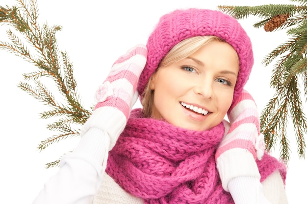 photo de belle femme au chapeau d'hiver