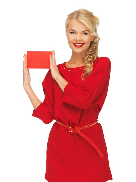 photo de belle femme en robe rouge avec carte de note