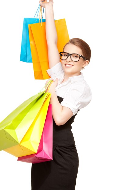 photo de belle femme avec des sacs à provisions