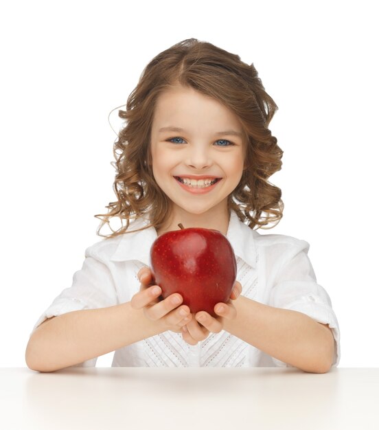 Photo photo de belle fille avec pomme rouge