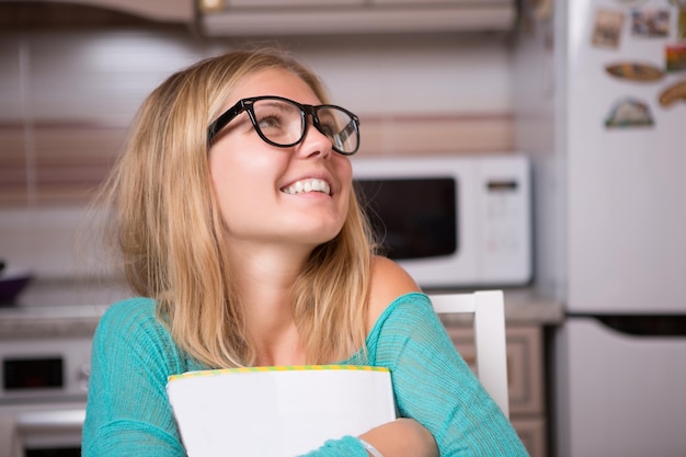 Photo de blonde à lunettes