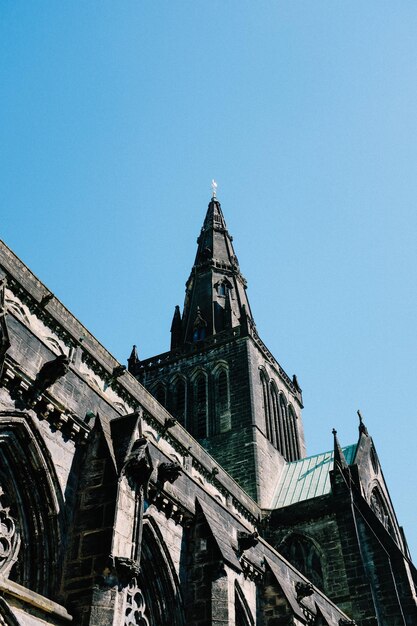 Photo une photo de la cathédrale de glasgow sous un angle bas