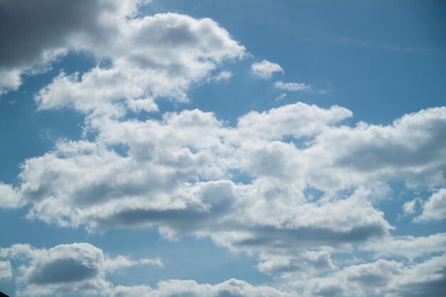 Une photo d'un ciel nuageux Fond de ciel nuages naturels
