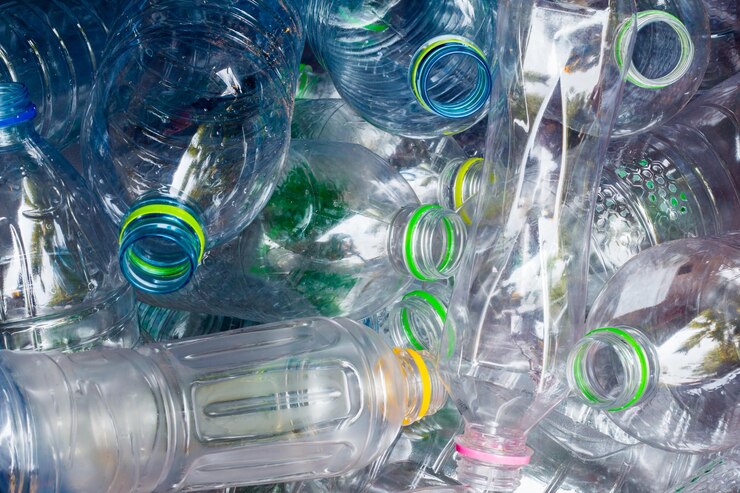 Photo une photo complète de bouteilles en plastique