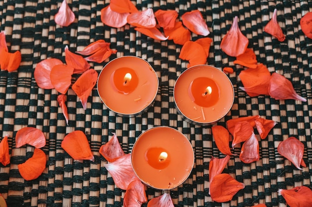 Une photo complète des décorations.