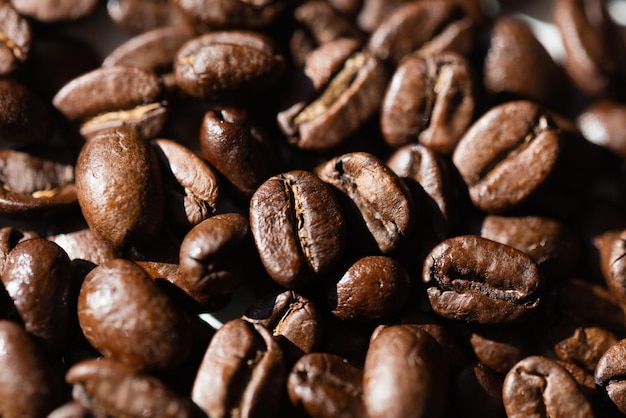 Une photo complète de grains de café torréfiés