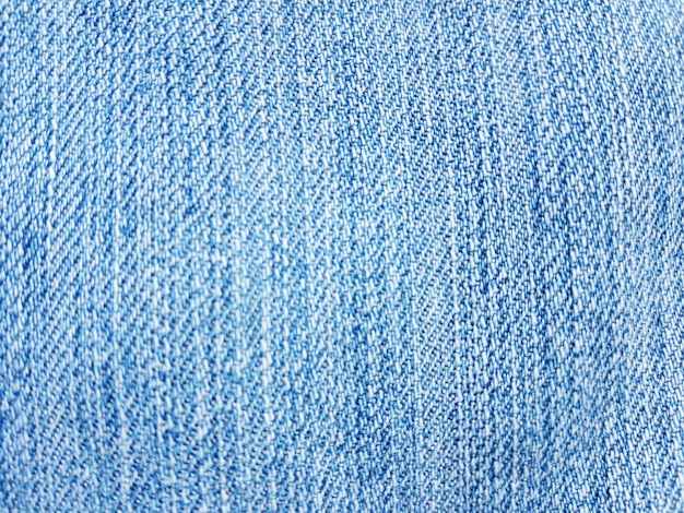 Une photo complète de jeans.