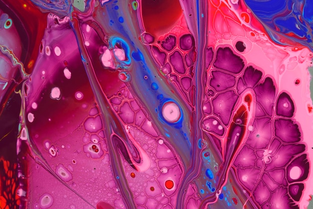 Une photo complète de pailles de boisson colorées