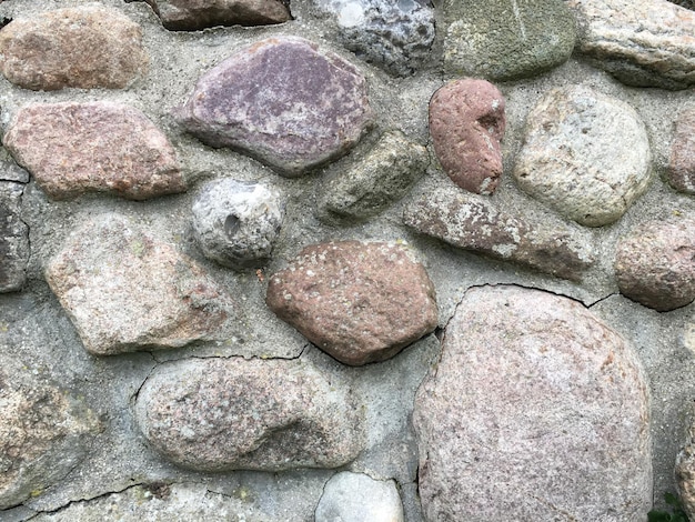 Une photo complète de la pierre.