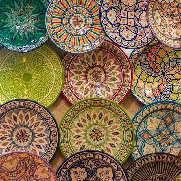 Photo complète de porcelaines à vendre sur le marché