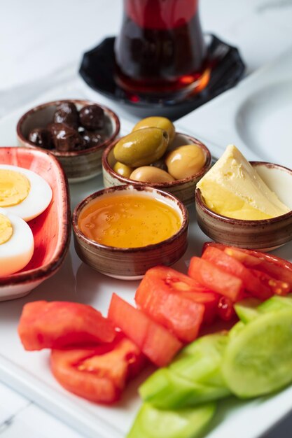 Photo photo de concept du délicieux petit déjeuner turc traditionnel