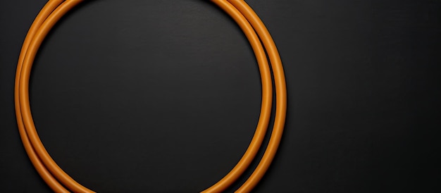 Photo d'un cordon orange sur une surface noire avec un espace vide pour le texte ou d'autres éléments