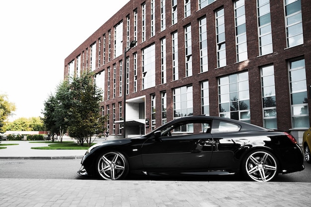 Photo du coupé Infiniti G37 à l'extérieur