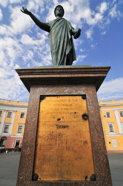 Photo du matin de la statue du duc Richelieu à Odessa, en Ukraine