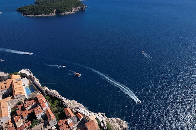 Photo de Dubrovnik, vue d'oiseau paysagé, fichier JPG, ville de Croatie, voyage, mer Adriatique, bâtiments,