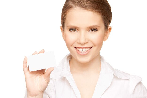 photo de femme avec carte de visite sur blanc