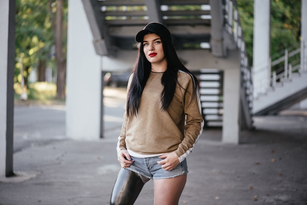 Photo D'une Femme Handicapée En Vêtements De Sport Avec Jambe Prothétique