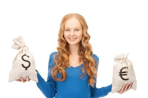 photo de femme avec des sacs en euros et en dollars