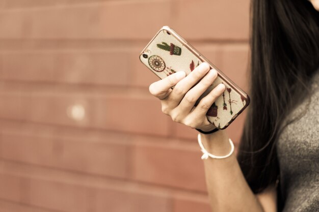 Photo de femmes jouent au téléphone