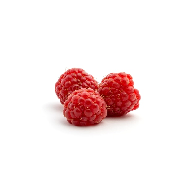 Photo de framboise rouge fraîche isolé sur fond blanc