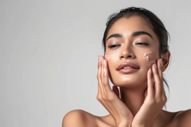 Photo gratuite de modèle indien soin de la peau et maquillage portrait en gros plan