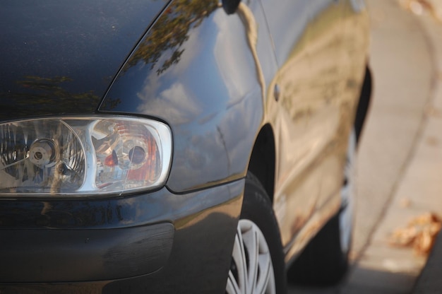 Photo en gros plan de l'avant d'une voiture